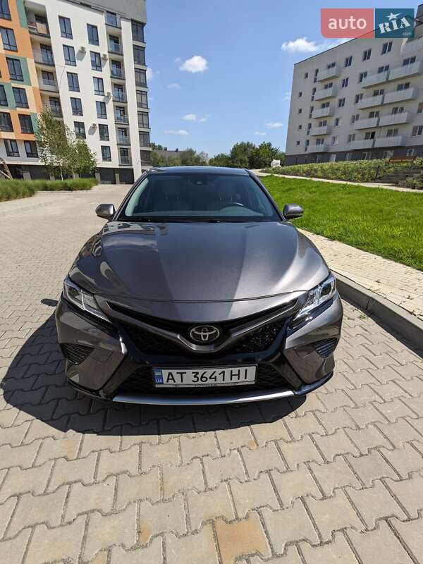 Седан Toyota Camry 2019 в Ивано-Франковске