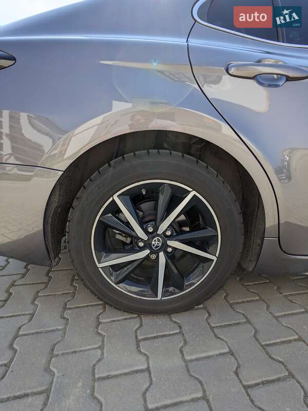 Седан Toyota Camry 2019 в Ивано-Франковске