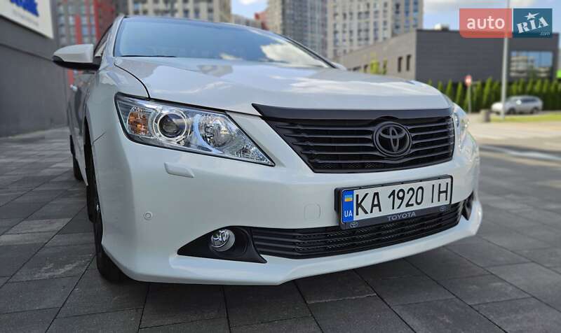 Седан Toyota Camry 2013 в Києві