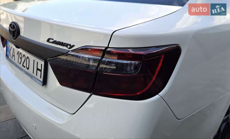 Седан Toyota Camry 2013 в Києві