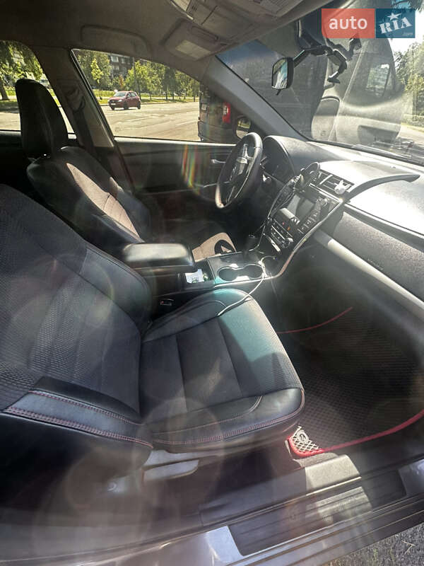 Седан Toyota Camry 2016 в Києві