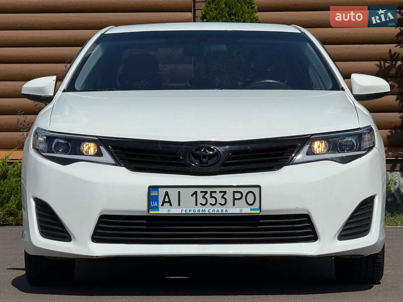 Седан Toyota Camry 2013 в Києві