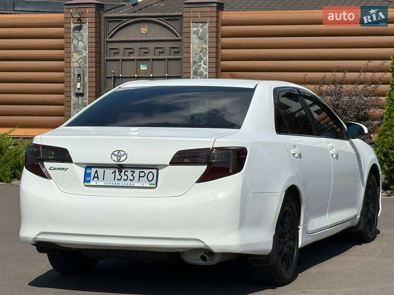 Седан Toyota Camry 2013 в Києві