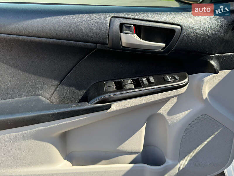 Седан Toyota Camry 2013 в Києві