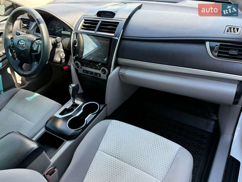 Седан Toyota Camry 2013 в Києві