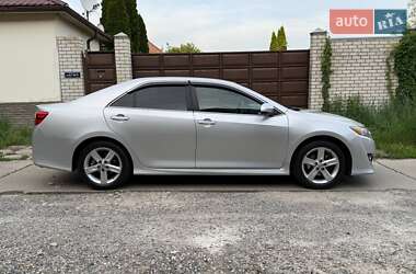 Седан Toyota Camry 2014 в Харкові