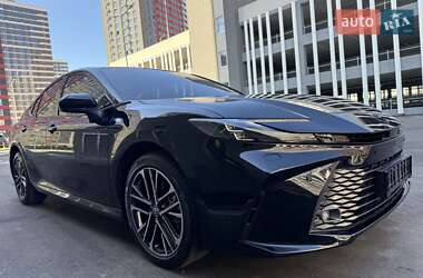 Седан Toyota Camry 2025 в Киеве