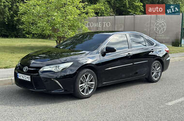 Седан Toyota Camry 2016 в Киеве