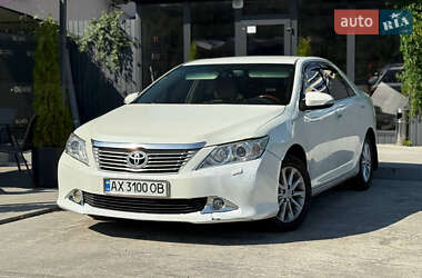 Седан Toyota Camry 2012 в Києві