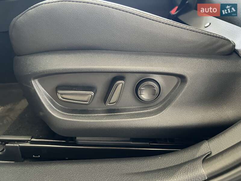 Седан Toyota Camry 2024 в Одесі