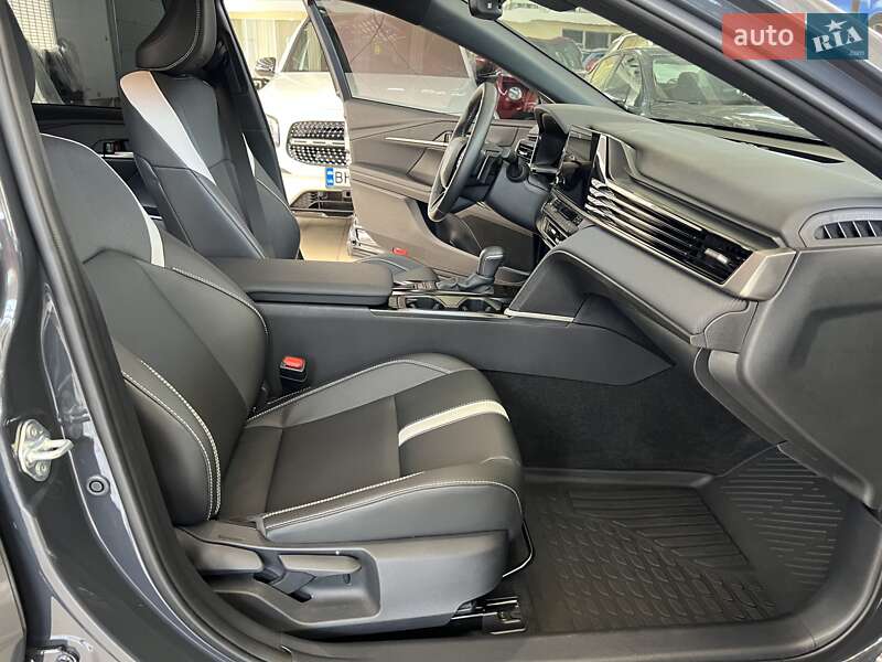 Седан Toyota Camry 2024 в Одесі