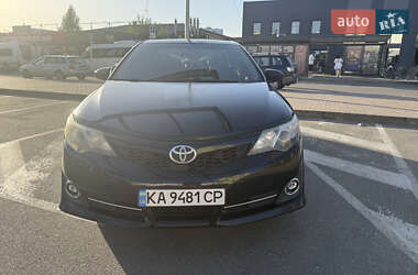 Седан Toyota Camry 2012 в Киеве