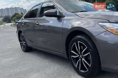 Седан Toyota Camry 2016 в Киеве