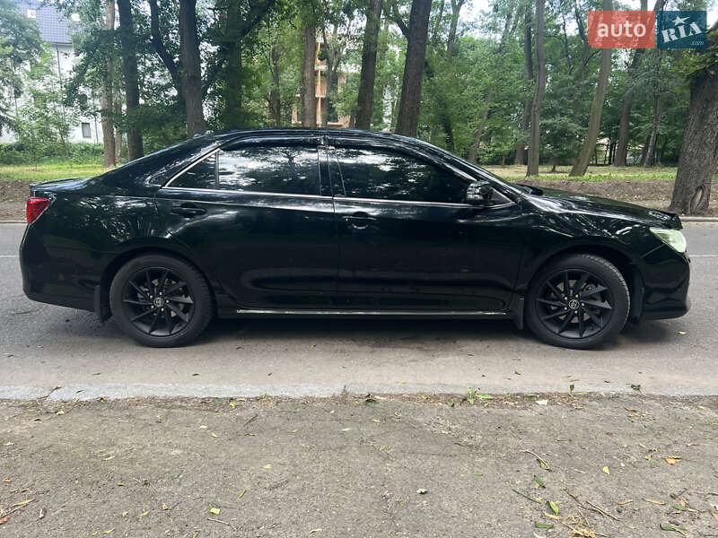 Седан Toyota Camry 2014 в Черновцах