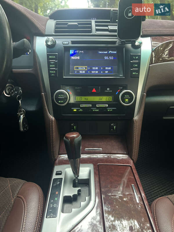 Седан Toyota Camry 2014 в Черновцах