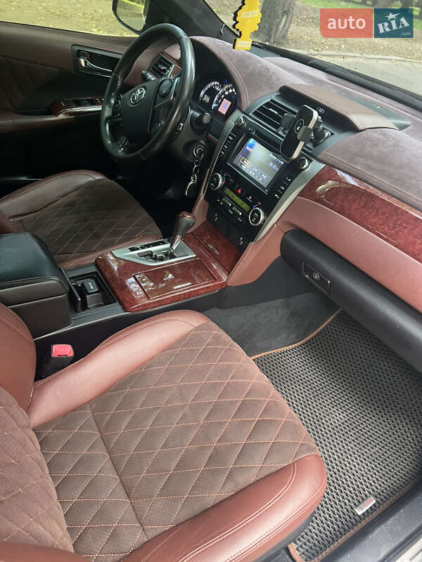 Седан Toyota Camry 2014 в Черновцах