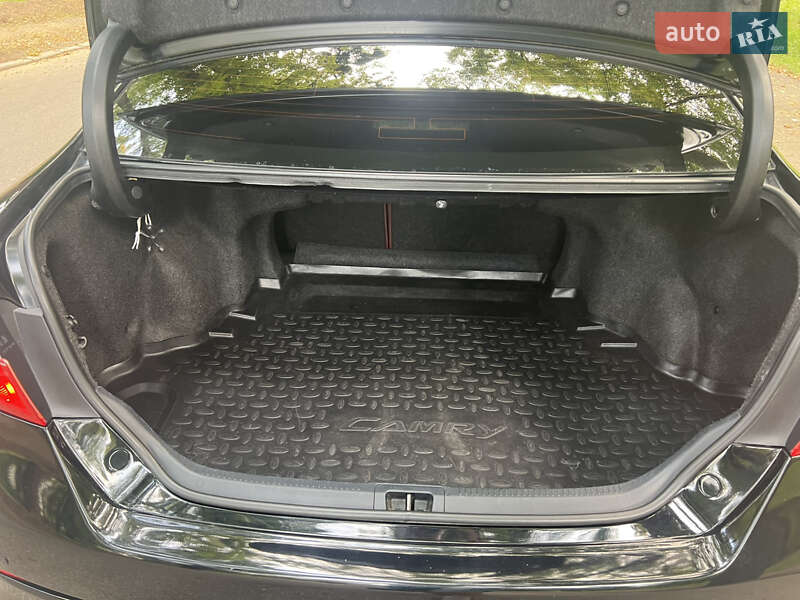 Седан Toyota Camry 2014 в Черновцах