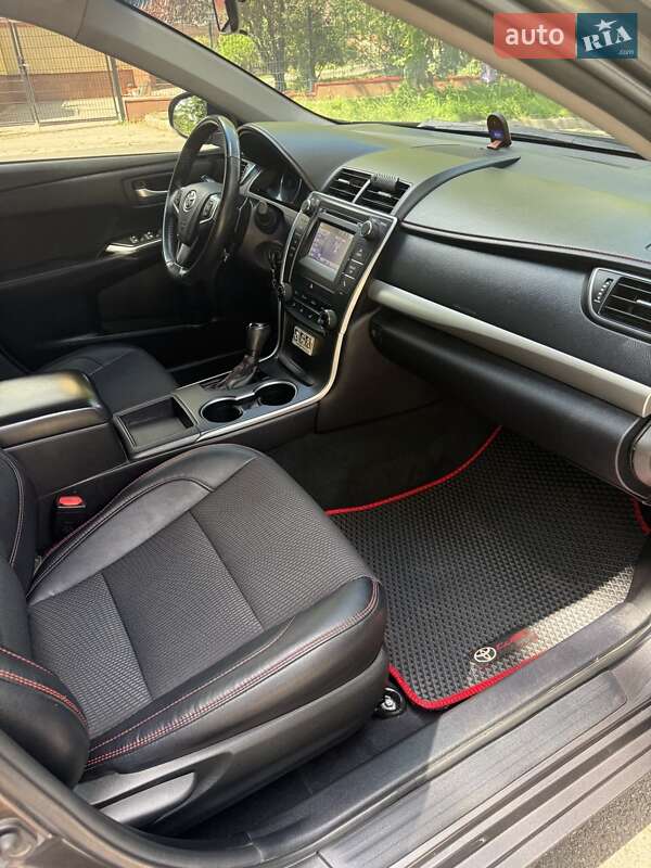 Седан Toyota Camry 2016 в Харькове