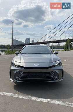 Седан Toyota Camry 2024 в Киеве