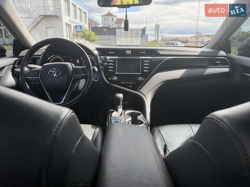 Седан Toyota Camry 2020 в Малині