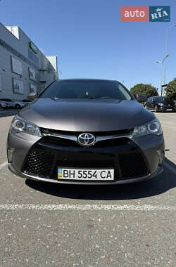Седан Toyota Camry 2016 в Киеве