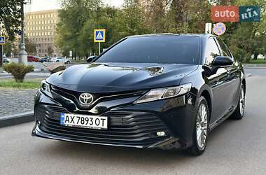 Седан Toyota Camry 2018 в Харькове