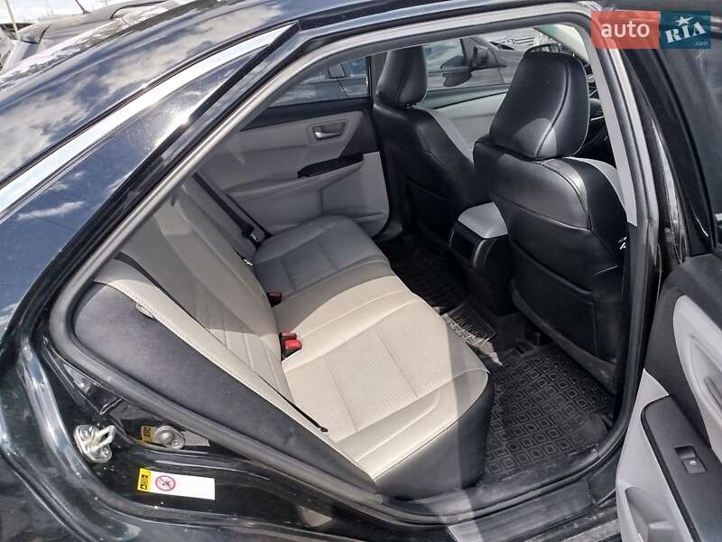 Седан Toyota Camry 2017 в Рівному