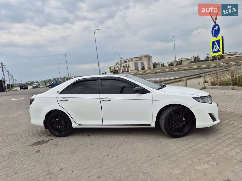 Седан Toyota Camry 2013 в Львове