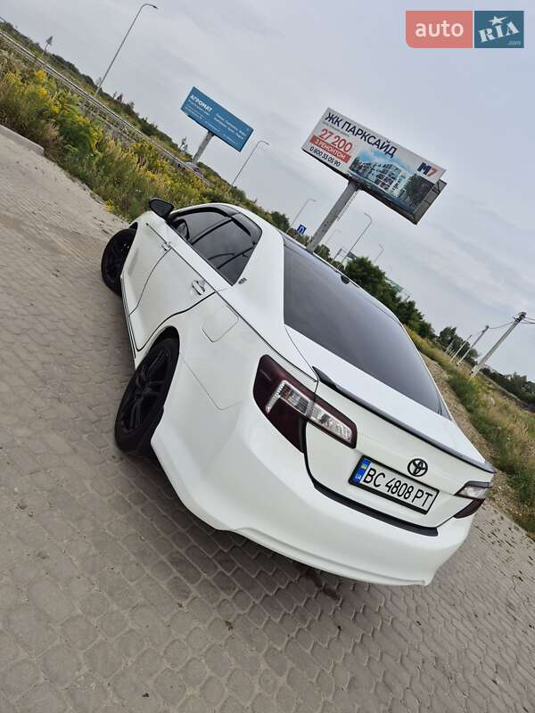 Седан Toyota Camry 2013 в Львове