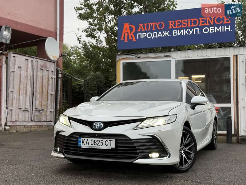 Toyota Camry 2021