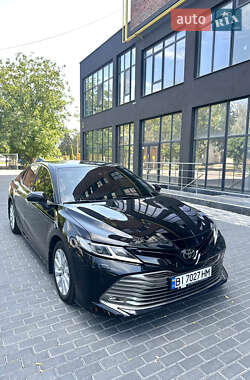 Седан Toyota Camry 2020 в Полтаве