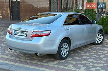 Седан Toyota Camry 2007 в Рівному