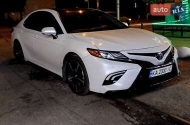 Седан Toyota Camry 2018 в Києві