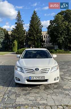 Седан Toyota Camry 2011 в Кременчуге