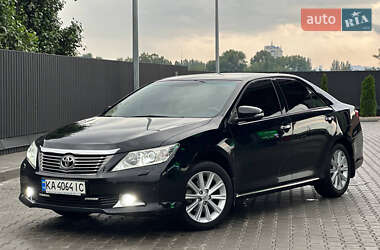 Седан Toyota Camry 2012 в Днепре