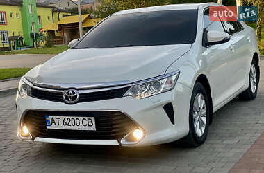 Седан Toyota Camry 2017 в Тернополе