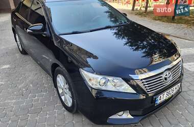 Седан Toyota Camry 2013 в Ивано-Франковске