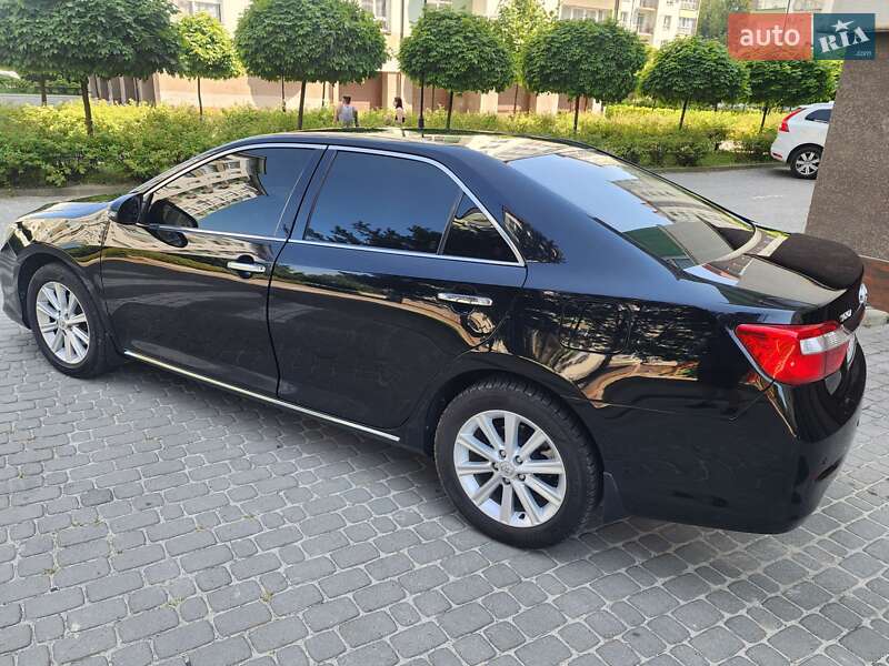 Седан Toyota Camry 2013 в Ивано-Франковске
