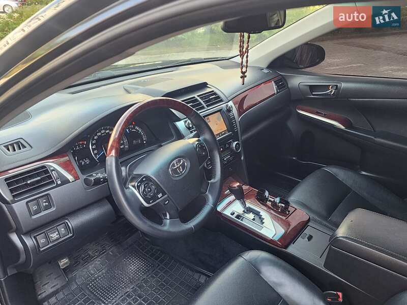 Седан Toyota Camry 2013 в Ивано-Франковске