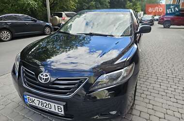 Седан Toyota Camry 2008 в Виннице