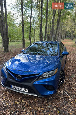 Седан Toyota Camry 2017 в Днепре