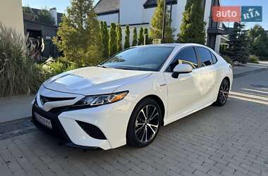 Седан Toyota Camry 2020 в Киеве