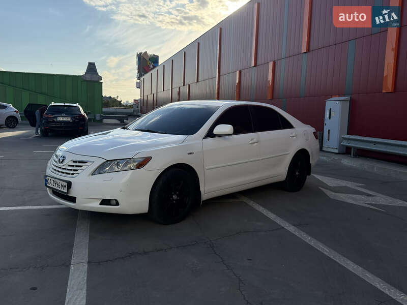 Седан Toyota Camry 2007 в Киеве