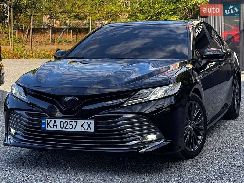 Toyota Camry 2019