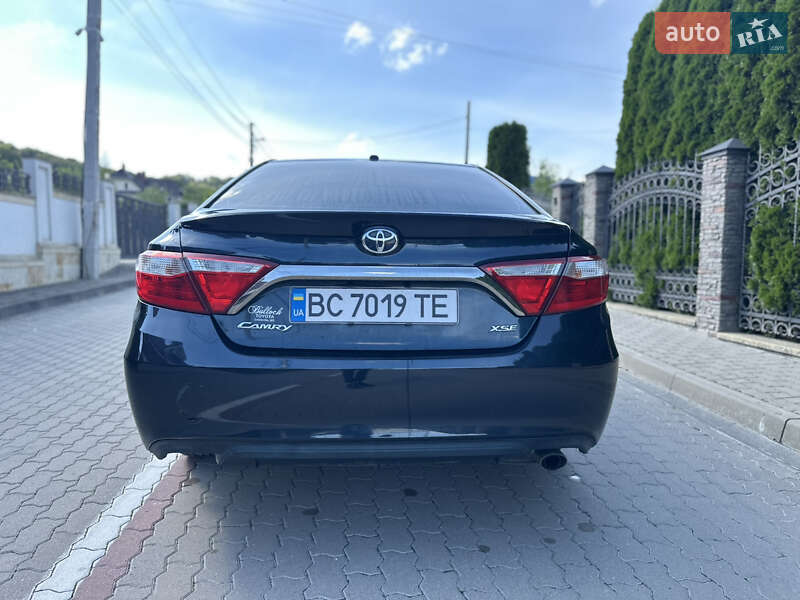 Седан Toyota Camry 2015 в Львове