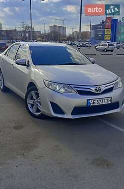 Седан Toyota Camry 2014 в Днепре
