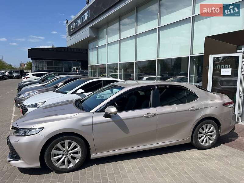 Седан Toyota Camry 2017 в Полтаві