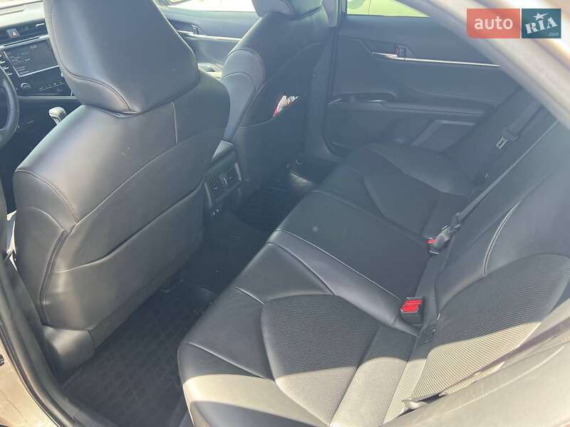 Седан Toyota Camry 2017 в Полтаві