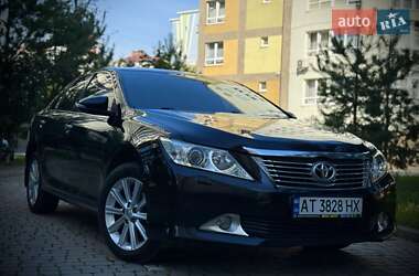 Седан Toyota Camry 2013 в 
