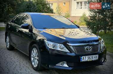 Седан Toyota Camry 2013 в Івано-Франківську